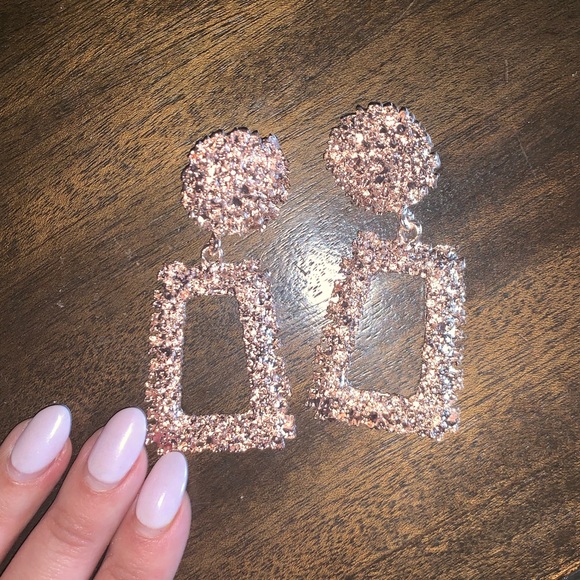 Gold square statement earrings - Picture 5 of 5